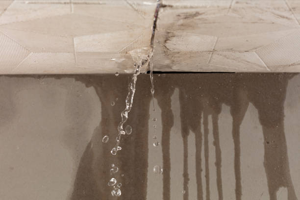 Professional Water Extraction technician working in Kidder, MO